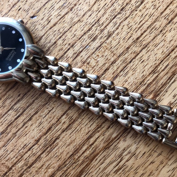 Elgin Diamond Quartz Watch - Picture 9 of 16